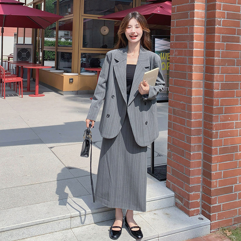 灰色条纹西装套装裙女2024年秋季新款高级感西服外套半身裙两件套,女装套装/套裙,2C115