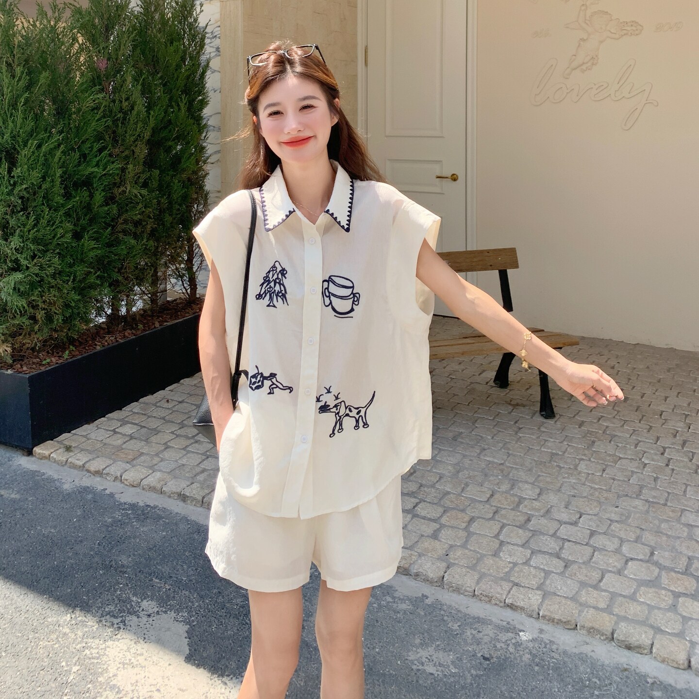 休闲刺绣白色衬衫短裤套装女夏2025新款小个子两件套超火大方得体,女装套装/套裙,2C166