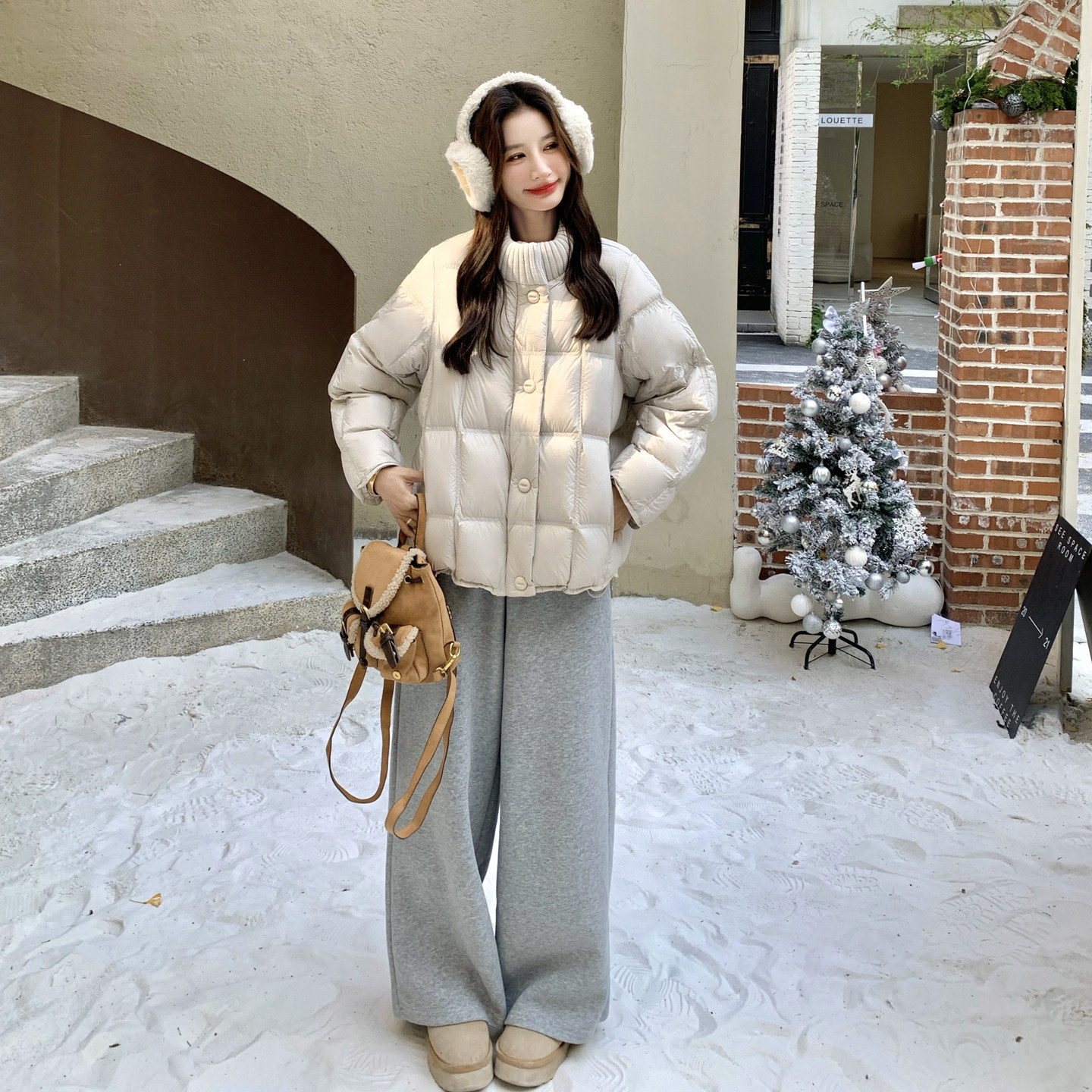 韩系白色针织立领羽绒服女冬新款超火好看高级小众保暖加厚短外套,女装羽绒服,2C012