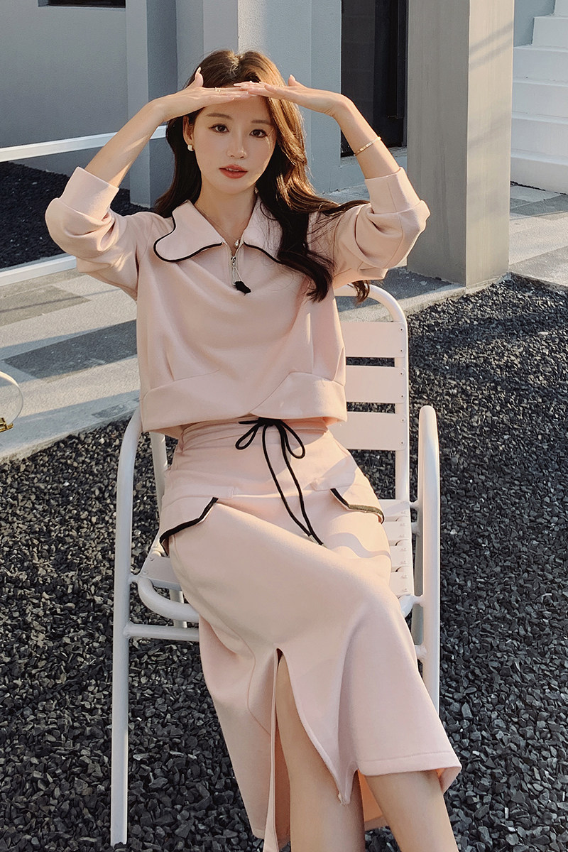 设计感小众粉色套装裙女2024年秋季新款翻领长袖卫衣半身裙两件套,女装套装/套裙,2C088