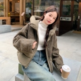 复古拼接连帽羽绒服女短款面包服宽松设计感小众冬季加厚保暖外套，女装羽绒服，2C166