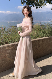 小香风粉色一字领高腰半身裙套装女春秋温柔风两件套气质ootd穿搭图片