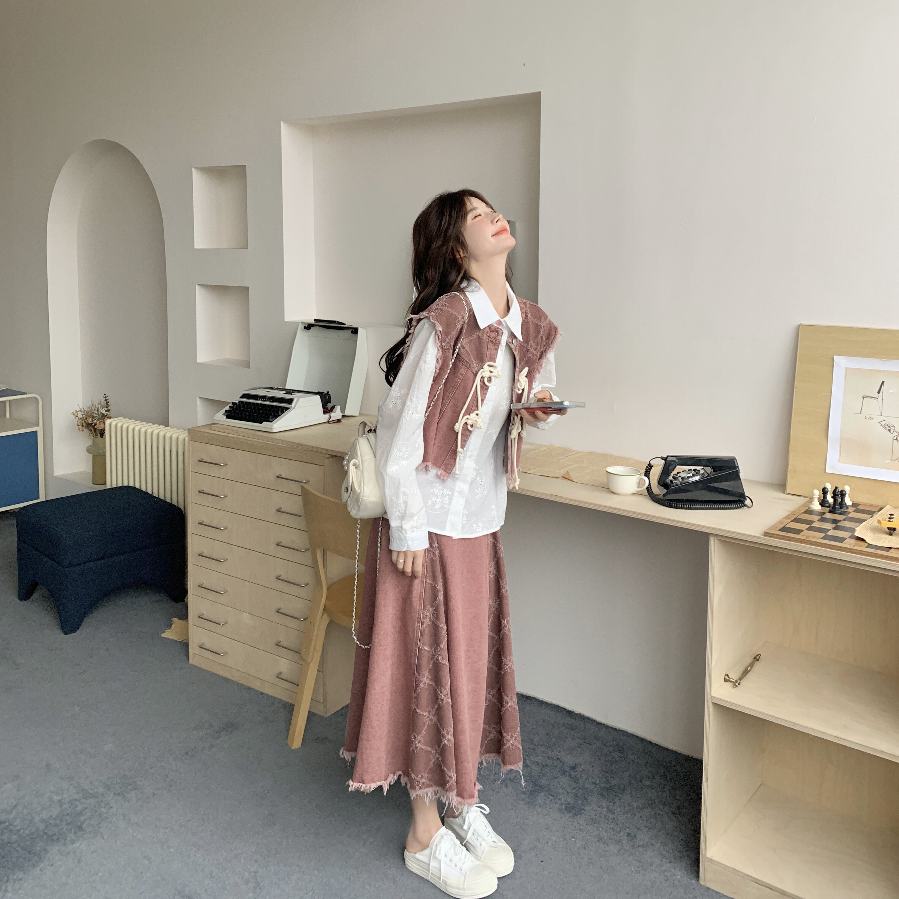 粉色设计感小众牛仔套装女春装2025新款马甲衬衫上衣半身裙三件套,女装套装/套裙,2C068