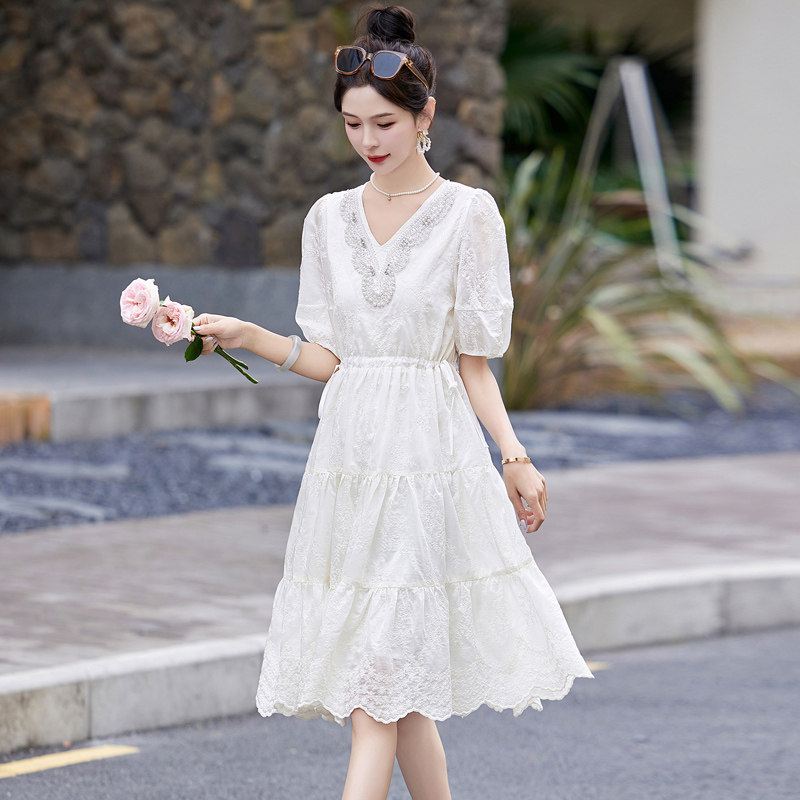 2025新款夏装V领灯笼袖显瘦减龄串珠连衣裙,女装连衣裙,丽莎妳雅