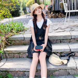 牛仔蓝绣花背带连衣裙女2025夏季新款学院风显瘦T恤吊带裙两件套图片