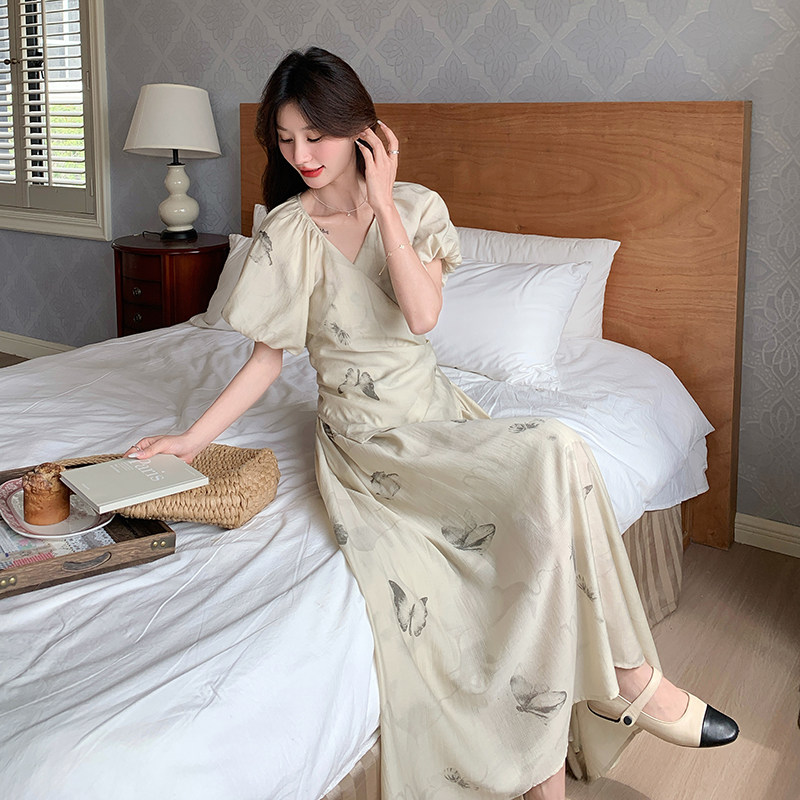 现货新款泡泡袖V领上衣碎花半生裙两件套2589-P135-P198,女装套装/套裙,2C159
