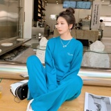 蓝绿色