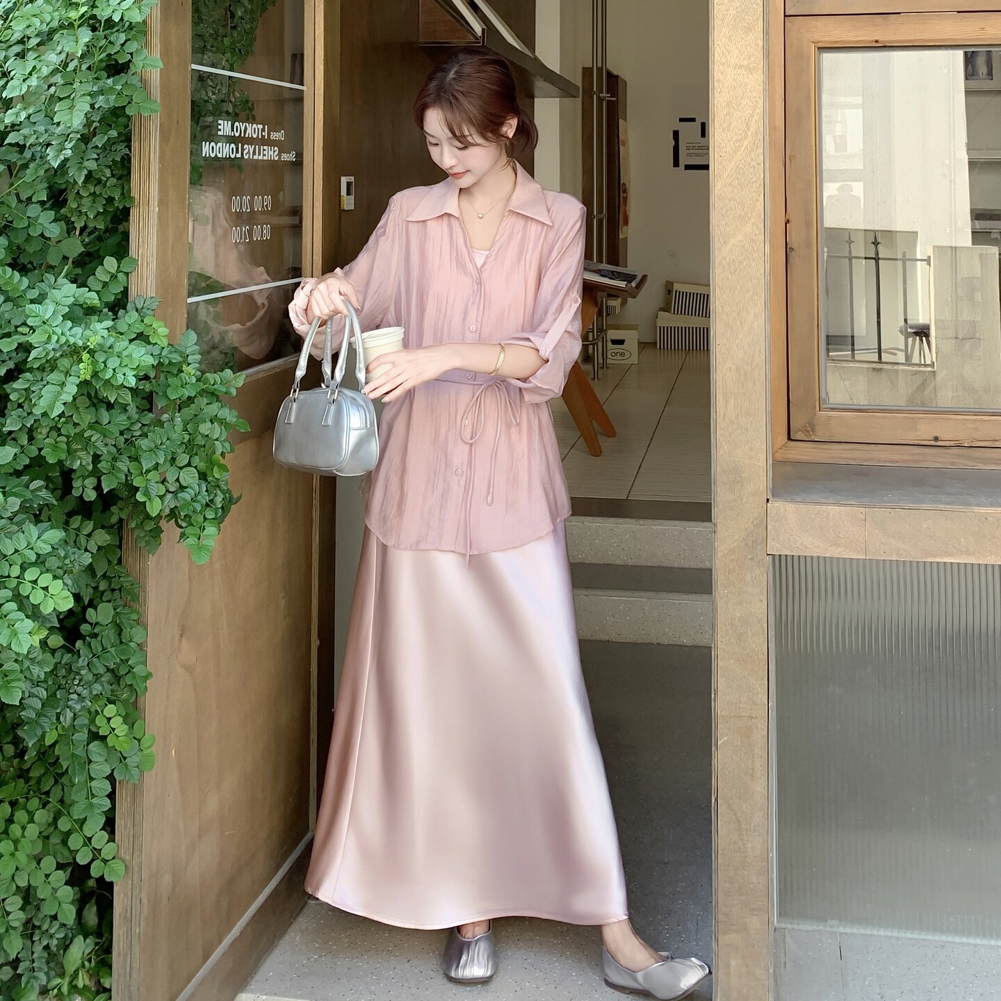 新款2025夏新款轻奢遮肚收腰衬衫缎面吊带连衣裙两件套,女装套装/套裙,2C012