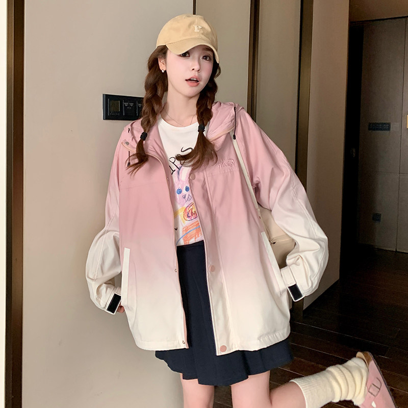 2025新款渐变粉冲锋衣外套8837p140K198,女装短外套,2C269