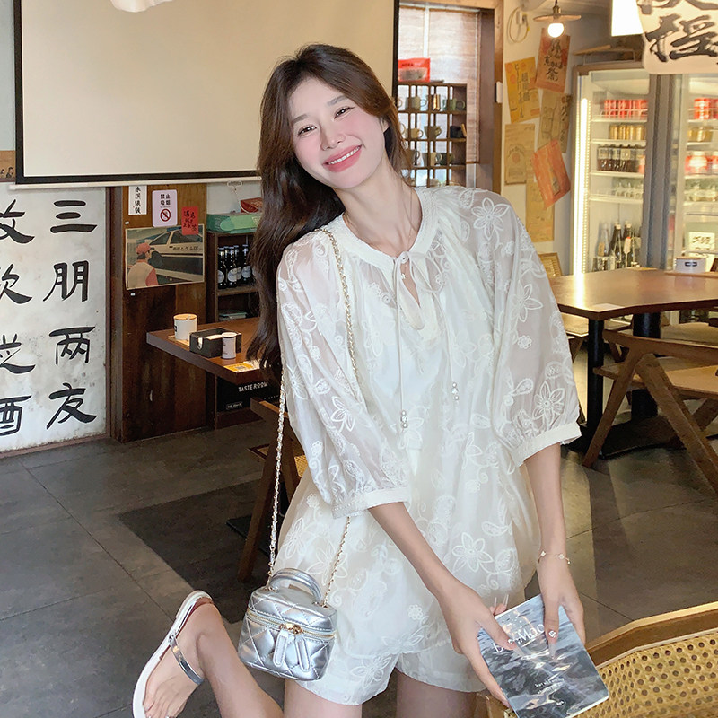 重工蕾丝刺绣套装女夏2025新款法式小众圆领上衣阔腿短裤两件套女,女装套装/套裙,2C166