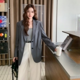 灰色设计感西装外套女2025秋季新款独特别致宽松休闲廓形西服上衣，女装短外套，2C307