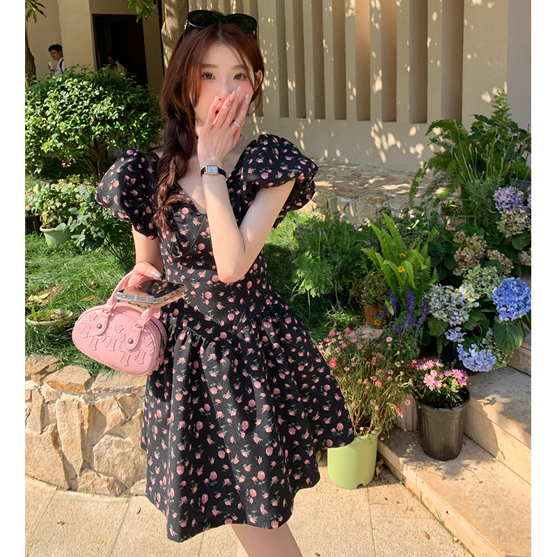 法式甜美复古碎花连衣裙2025夏季新款V领缎面蝴蝶结设计感a字裙子,女装连衣裙,2C260
