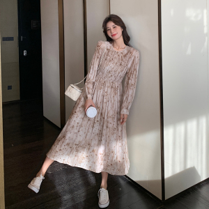 茶歇法式碎花连衣裙女2024秋季新款今年流行漂亮气质收腰显瘦长裙图片