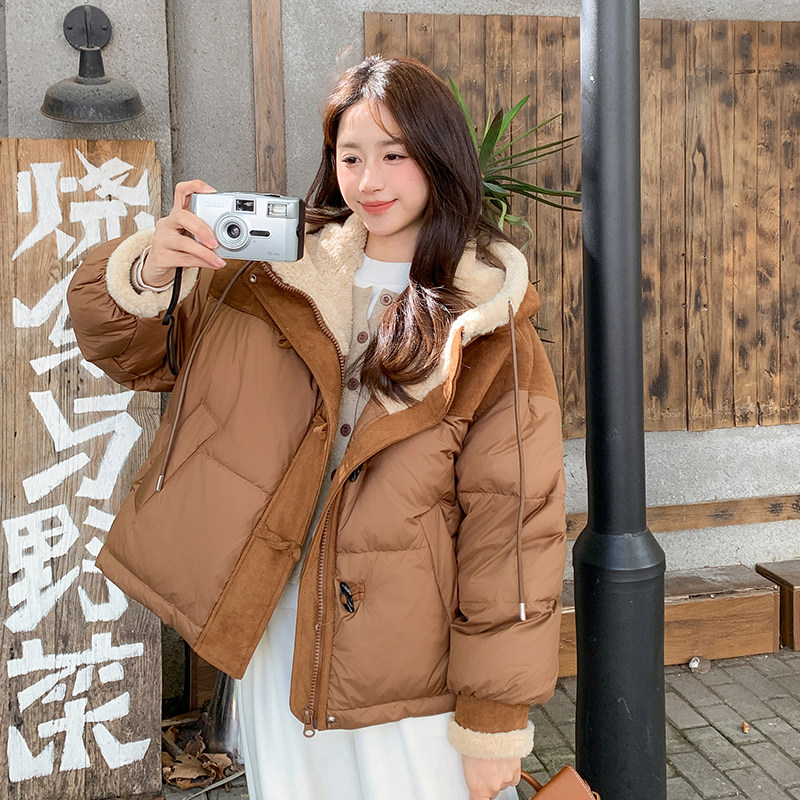 1819现货秒配数据款焦糖色麂皮绒拼接连帽新标羽绒服,女装羽绒服,2C225