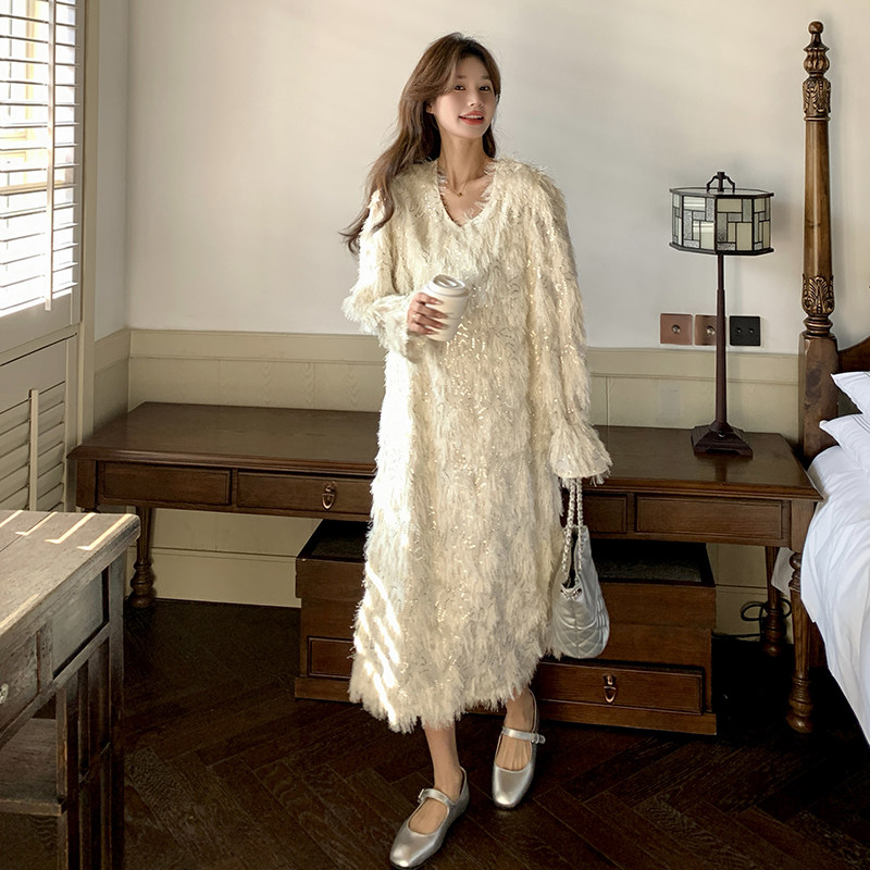 气质女神范穿搭杏色流苏显瘦连衣裙女2025春季新款独特漂亮长裙子图片