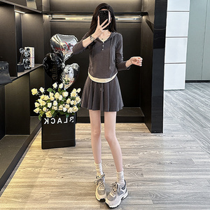 设计感时尚套装女春季新款修身显瘦连帽假两件卫衣半身短裙两件套图片