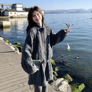 灰色慵懒风针织毛领开衫套装女秋冬季松弛感休闲运动短裤两件套图片