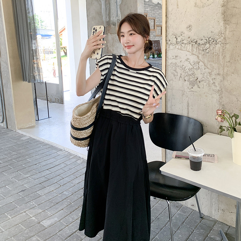 条纹拼接假两件连衣裙女2025年夏季新款法式高级感收腰显瘦a字裙图片