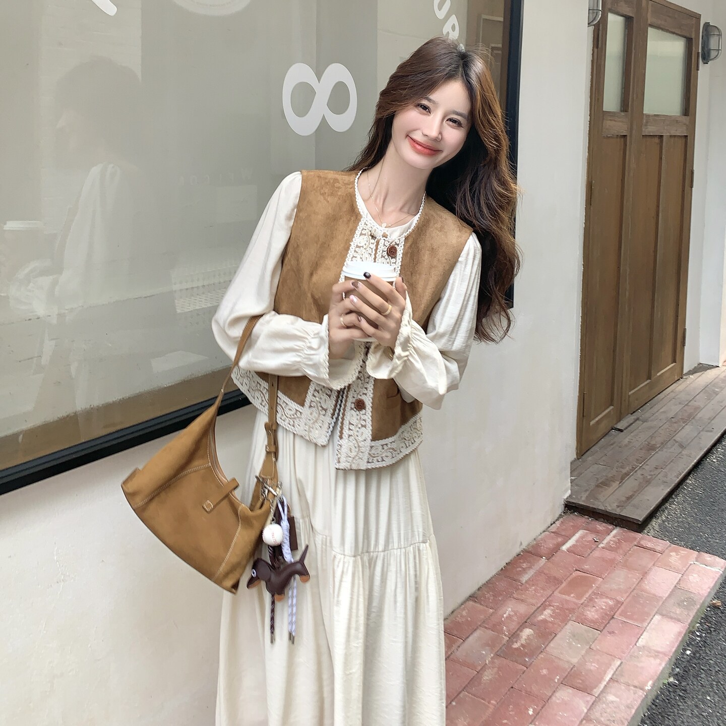白色连衣裙套装女秋季2025旅游穿搭美拉德马甲裙子刺绣休闲舒适图片
