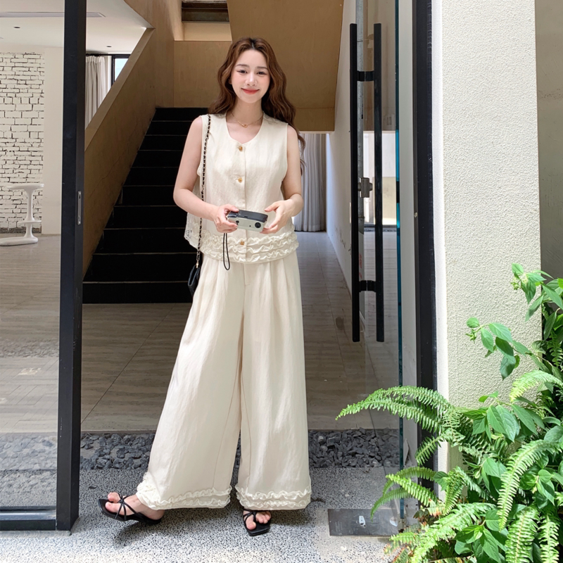 米白色法式蕾丝木耳边松弛感背心套装女夏季新款显瘦阔腿裤两件套图片