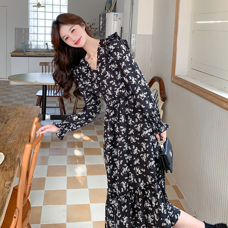 茶歇法式黑色碎花连衣裙女春2025超火独特漂亮高级感收腰绝美长裙,女装连衣裙,2C032
