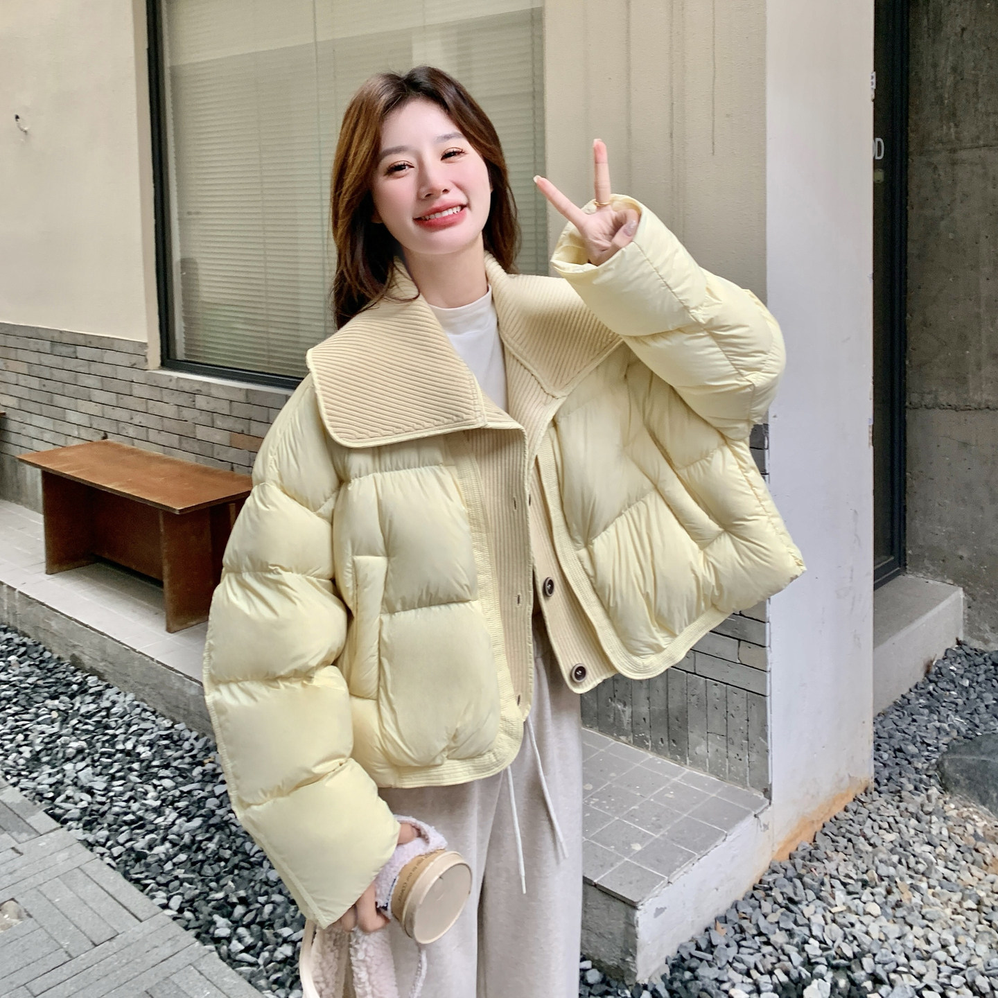 韩系黄色针织拼接翻领羽绒服女冬超火好看高级小众保暖加厚短外套,女装羽绒服,2C012