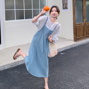 蓝色休闲减龄背带裙套装女夏2025新款法式泡泡袖上衣A字裙两件套图片