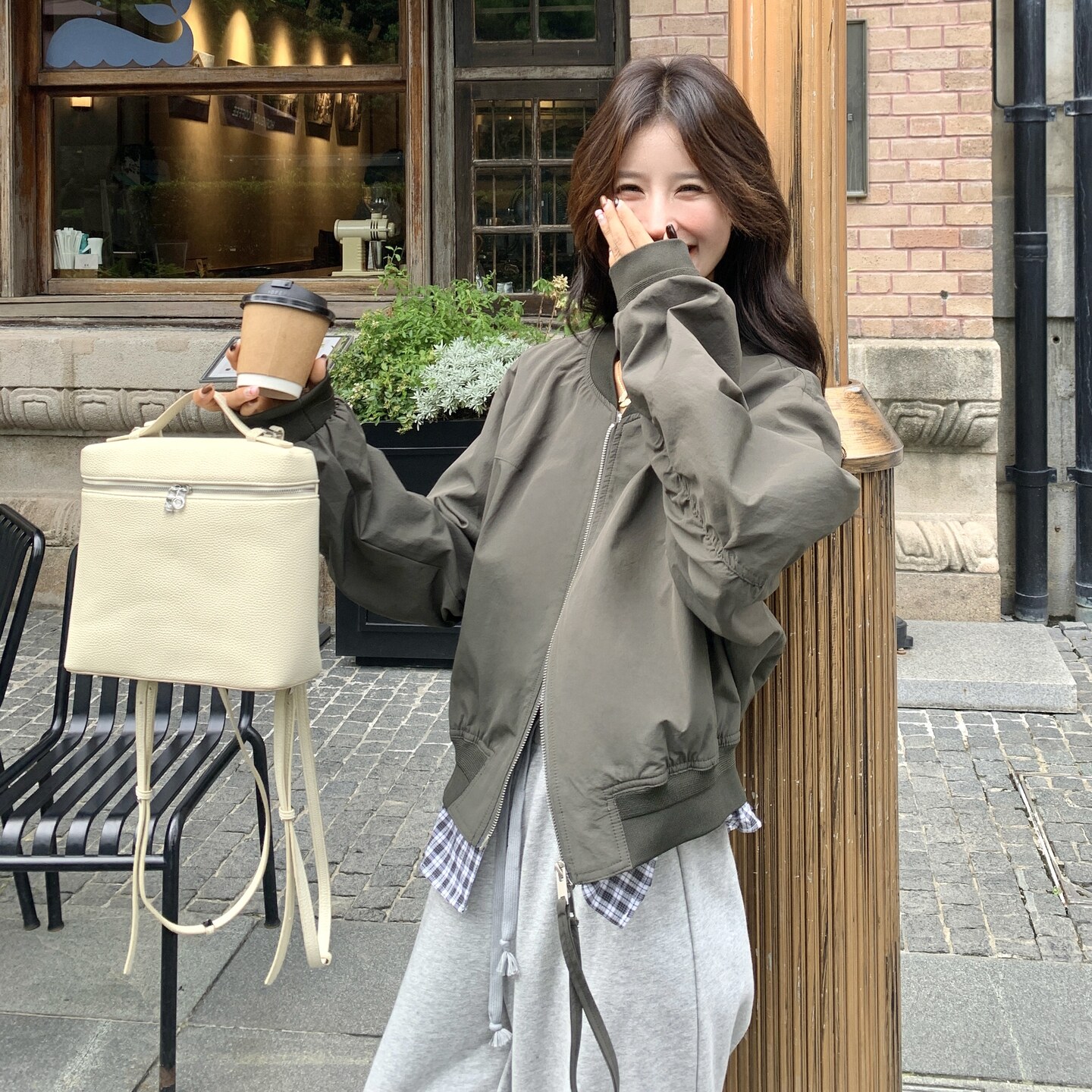 格纹拼接军绿色棒球服短外套女春秋2025新款小个子设计感小众上衣,女装短外套,2C166