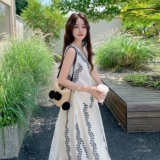 松弛高级感刺绣重工蕾丝长裙女2025夏季日系慵懒风印花V领背心裙，女装连衣裙，2C327