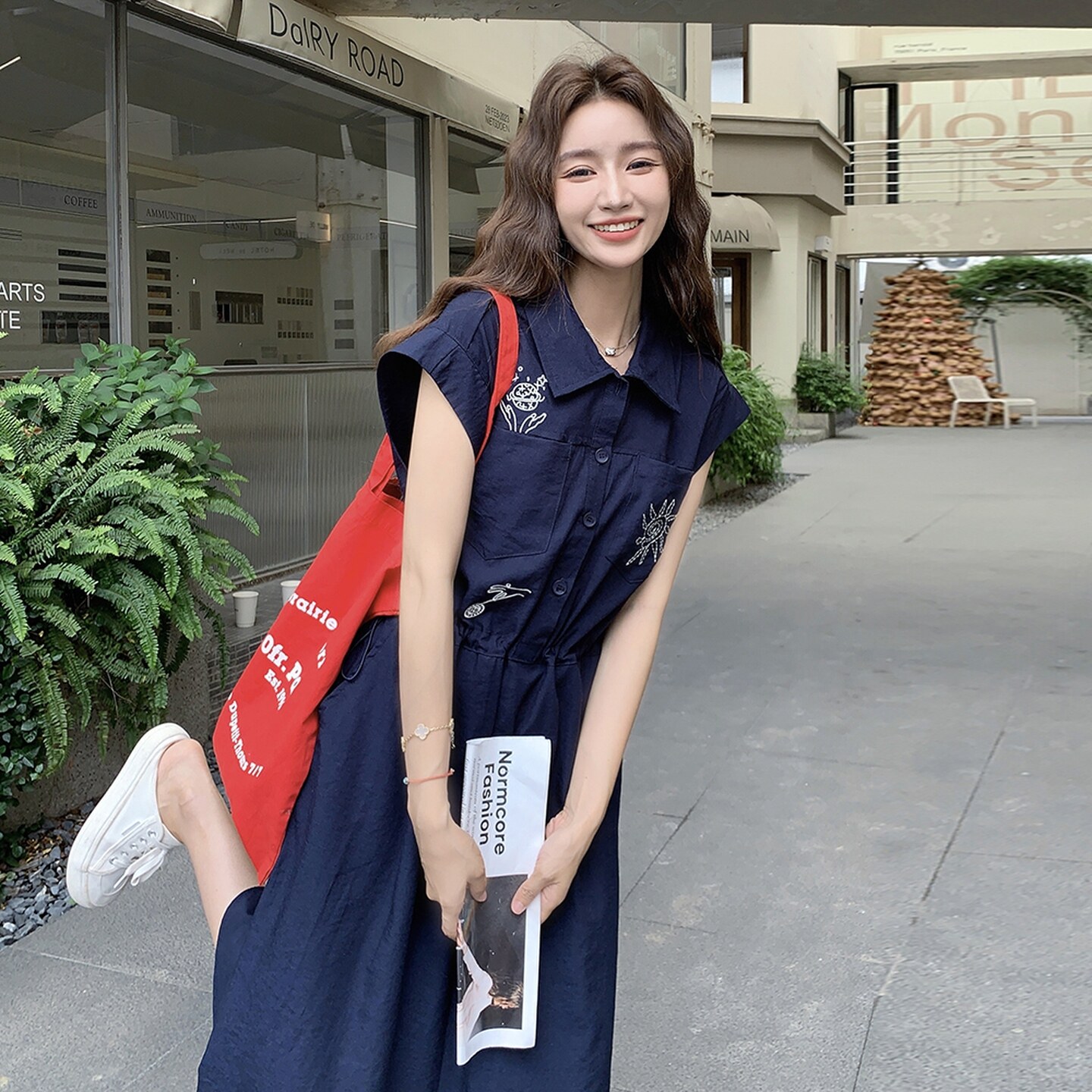 2025夏季新款日系减龄宽松显瘦减龄连衣裙女设计感刺绣花朵衬衫裙图片