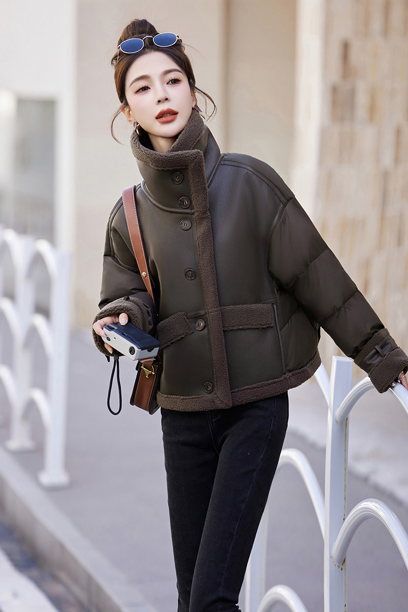 羊羔毛2025新款小个子皮毛一体加厚保暖机车服,女装短外套,自然秀