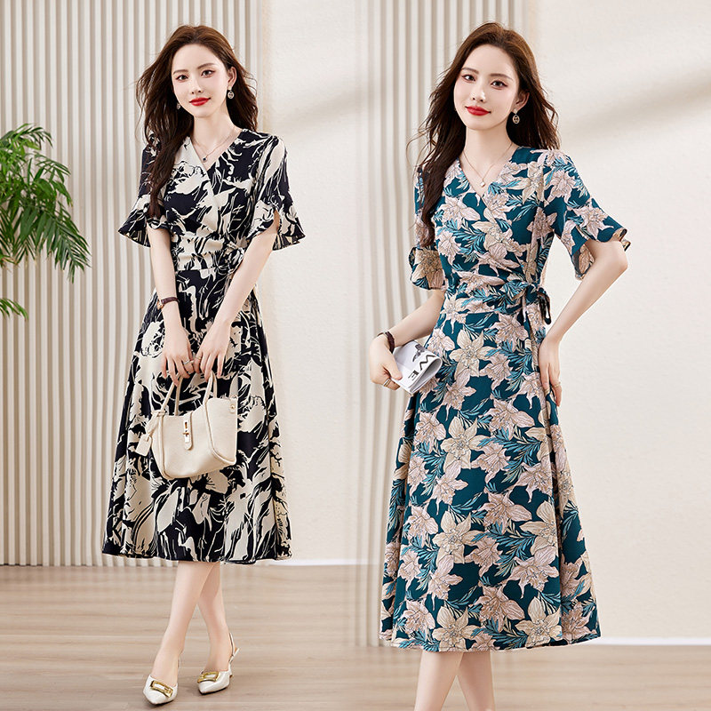 轻熟风印花连衣裙女夏2025新款女人味V领气质收腰显瘦喇叭袖裙子,女装连衣裙,吾爱衣