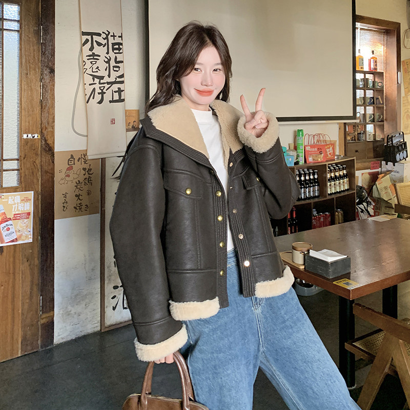 现货咖色羊羔毛皮毛一体大翻领加厚外套5827-P195-K288,女装皮草,2C159