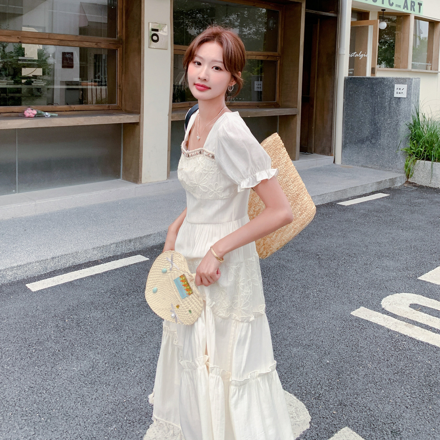 白色蕾丝拼接流苏泡泡袖连衣裙女2025夏季新款法式初恋减龄A字裙,女装连衣裙,2D036