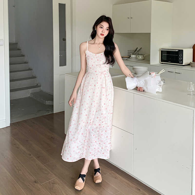 粉色小碎花吊带裙女中长款2025夏季新款法式高腰显瘦温柔风连衣裙,女装连衣裙,2C123