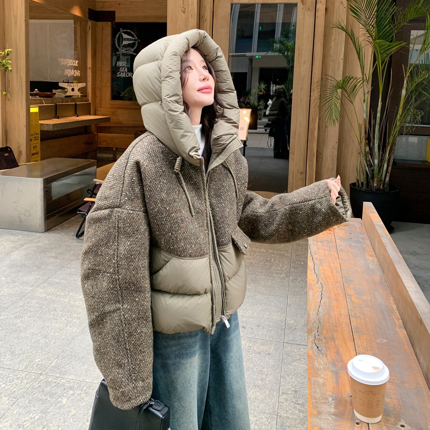 复古拼接连帽羽绒服女短款面包服宽松设计感小众冬季加厚保暖外套,女装羽绒服,2C166