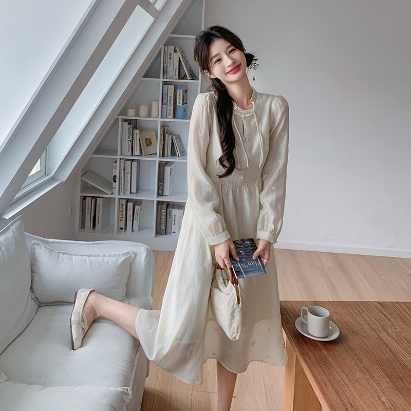 新中式国风木耳边长袖连衣裙女2024新款春夏刺绣印花收腰显瘦长裙,女装连衣裙,2C203