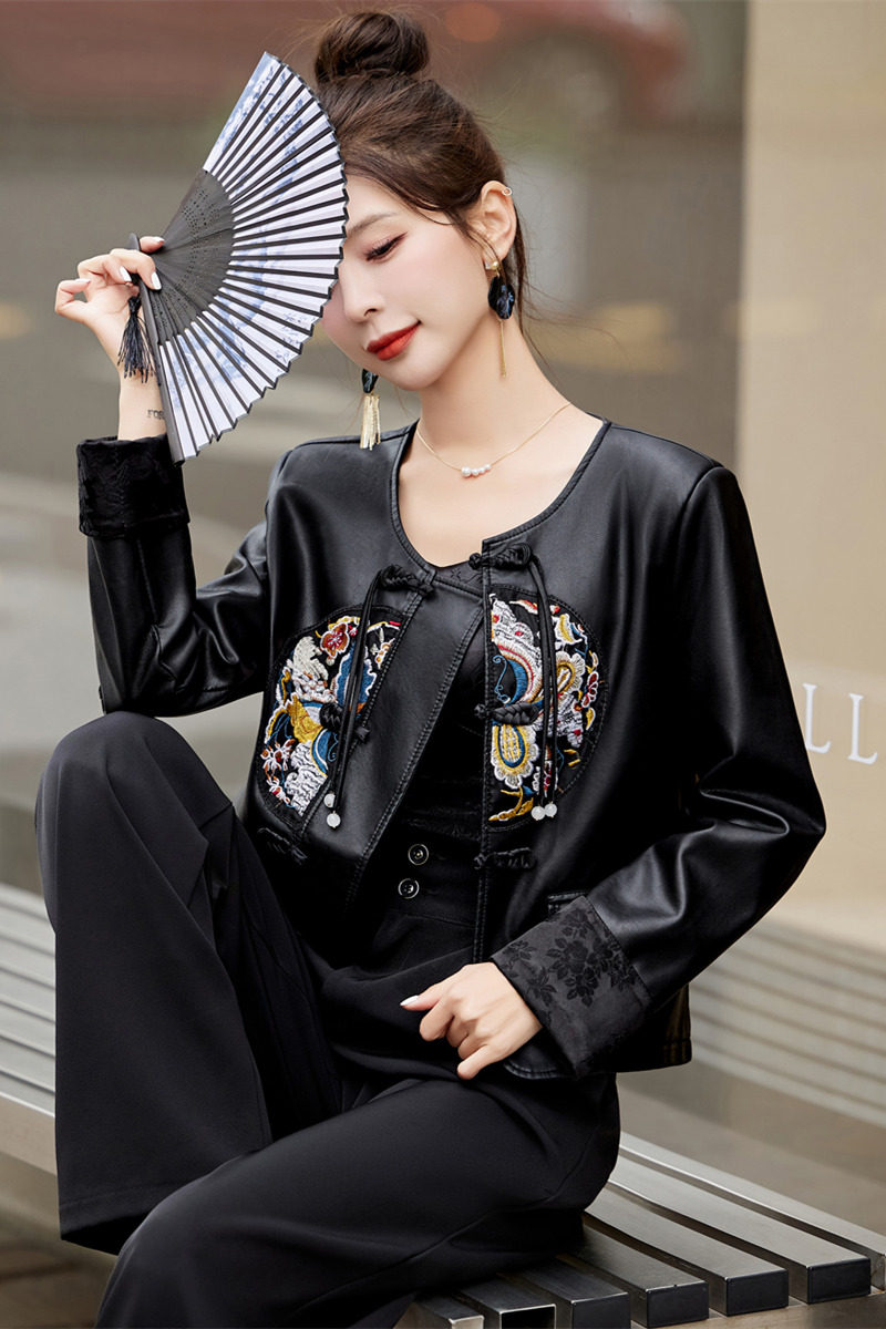 【风系列】刺绣皮衣外套女短款2025新款盘扣新中式上衣,女装皮衣,吾爱衣