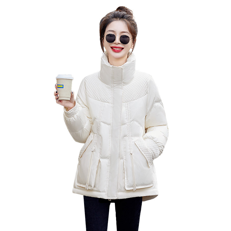 羽绒服女短款2025年新款奶呼呼时尚白鸭绒小个子轻便面包服加厚冬，女装羽绒服，维一诺,女装羽绒服,维一诺（1D095）