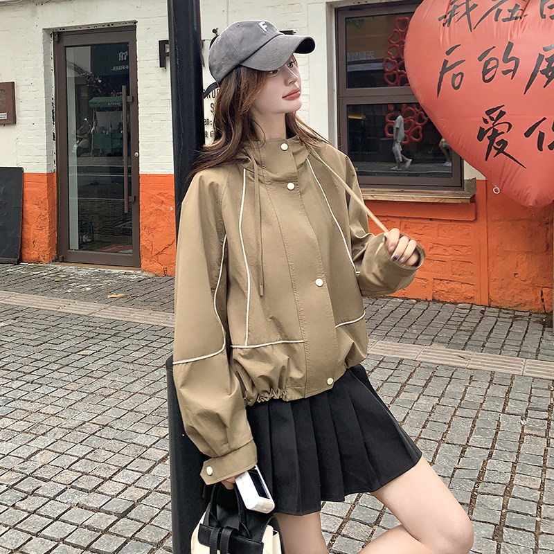 卡其色休闲连帽夹克外套女短款2025秋韩版设计感宽松运动工装上衣,女装短外套,2C166