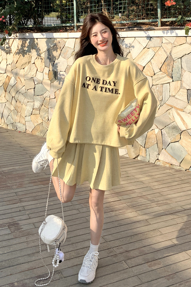 黄色休闲卫衣套装裙女2025春季新款学院风减龄小个子百褶裙两件套,女装套装/套裙,2C159