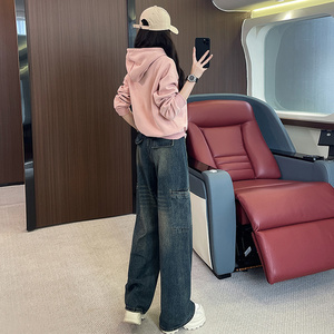 女秋季粉色短款卫衣显瘦牛仔裤两件套图片
