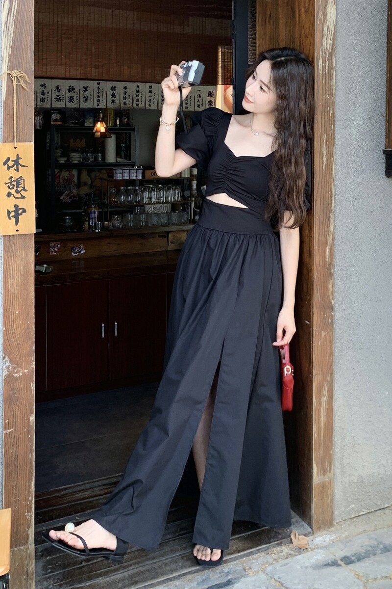 2025夏季新款韩系高级感黑色连衣裙女赫本风复古收腰显瘦气质长裙,女装连衣裙,2C212