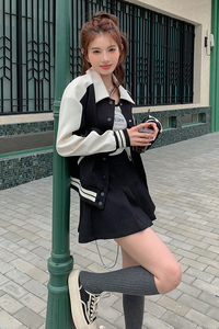 学院风黑色棒球服套装女2024秋季新款设计感小众夹克百褶裙两件套图片
