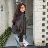 美式咖色针织连帽机车服短外套女春秋超火好看高级小众皮夹克上衣，女装皮衣，2C177