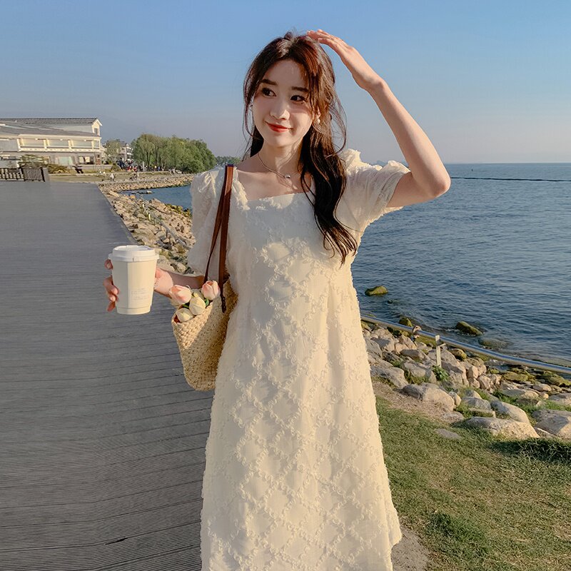 白色方领海边度假连衣裙女2023夏新款法式温柔风漂亮别致泡泡袖裙,女装连衣裙,2C088