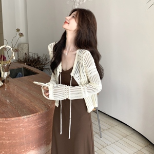 早秋新款气质百搭显瘦时尚套装女镂空针织开衫吊带裙两件套装图片