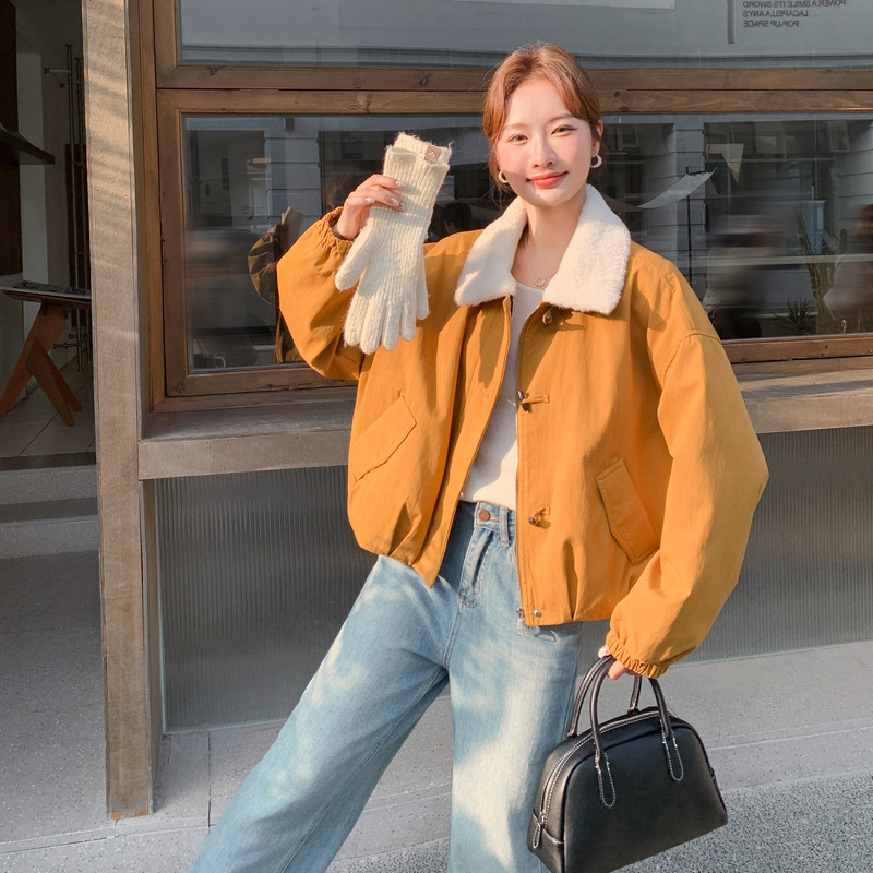 羊羔毛领黄色工装派克服女冬季2025新款短款棉服小个子流行超火图片