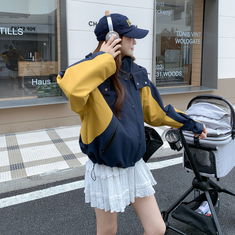 撞色拼接连帽休闲冲锋衣外套女春秋2025新款小个子减龄巨好看上衣图片