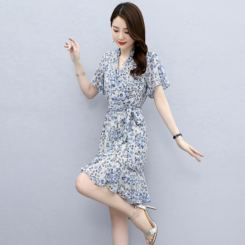 雪纺碎花连衣裙女夏2025年新款收腰显瘦温柔气质长裙夏天裙子，女装连衣裙，自然秀,女装连衣裙,自然秀